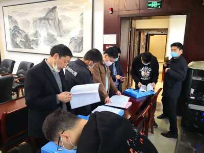 興山縣旅游安全委員會對朝天吼漂流景區開漂安全進行聯合檢查